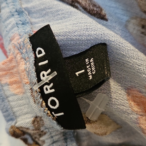 Torrid Womens 1X Plus size Floral Babydoll Top Short Sleeve  Size 1 stretch - Picture 2 of 4